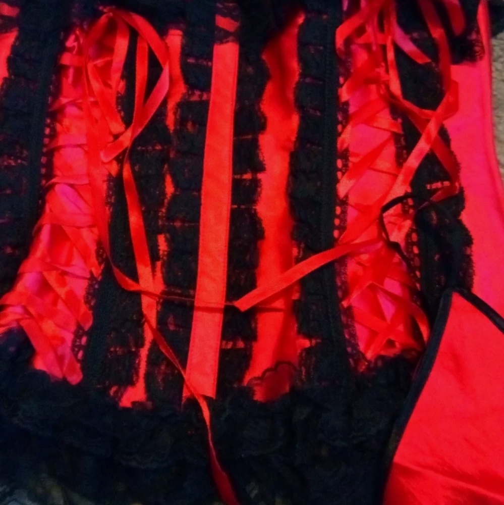 Satin and lace red & black corset w/skirt.  Sz xlg